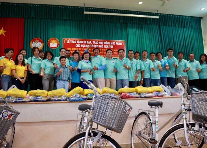 Trao tặng 35 xe đạp Martin và trao tặng 600 phần quà ở Gò Công Tây Tiền Giang